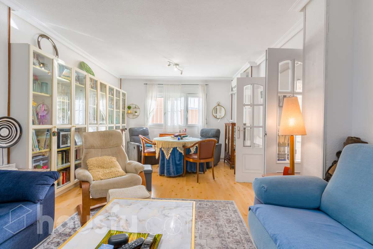 Casa en venta en Avenida Maestro Gaspar Vivas,  Almería-1