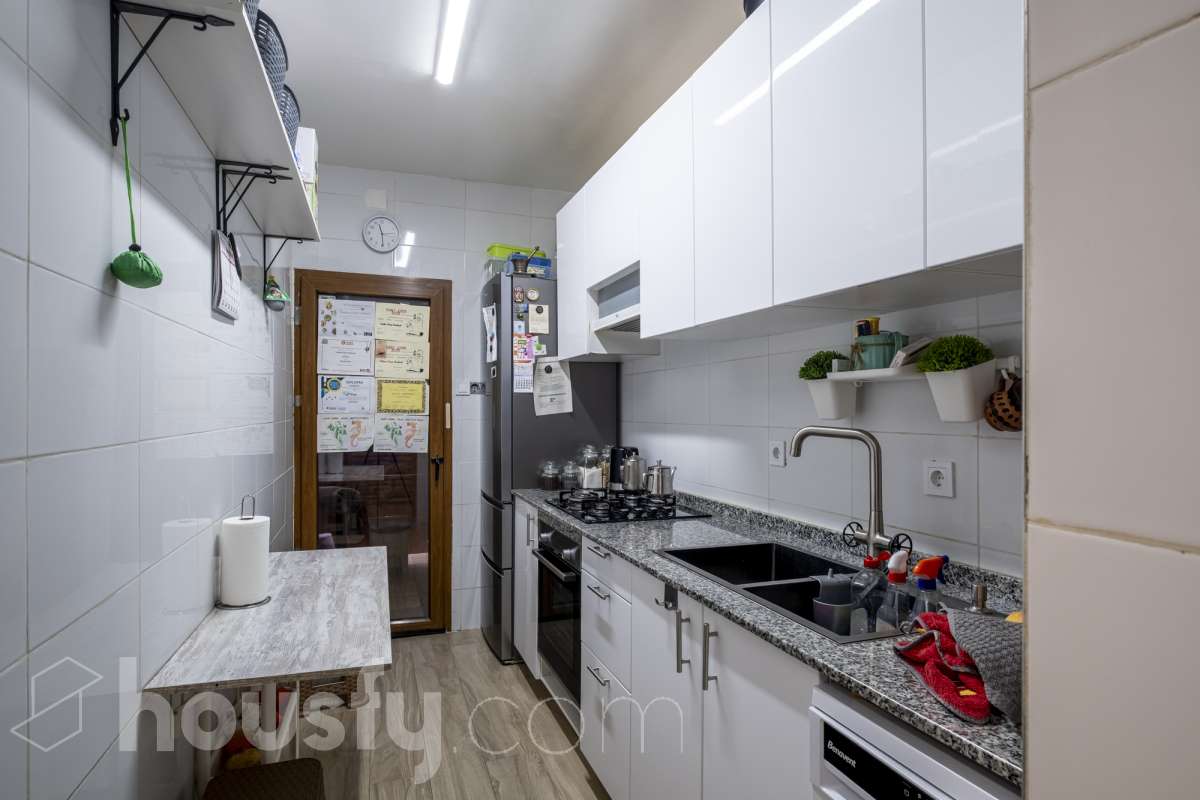 Bajo en venta en Carrer de la Torre Figueres,  Sant Boi de Llobregat-0