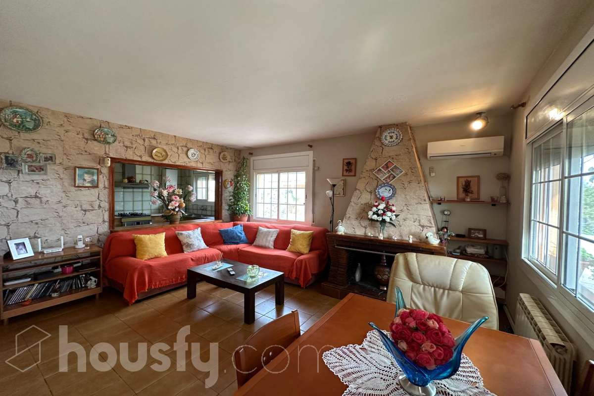 Casa en venta en AV CAN CORAL, 123,  Torrelles de Foix-0