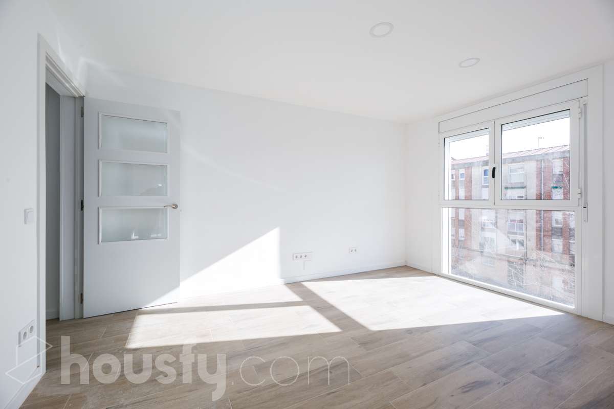 Piso en venta en CL PRULLANS DE, Ca N'Oriac - Can Puiggener, Sabadell-0