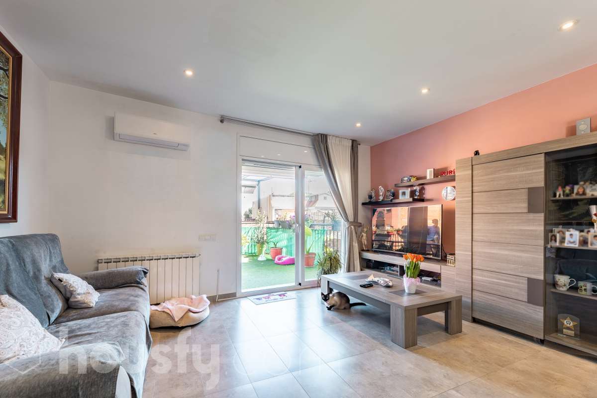 Bajo en venta en CL OR,  Rubí-1