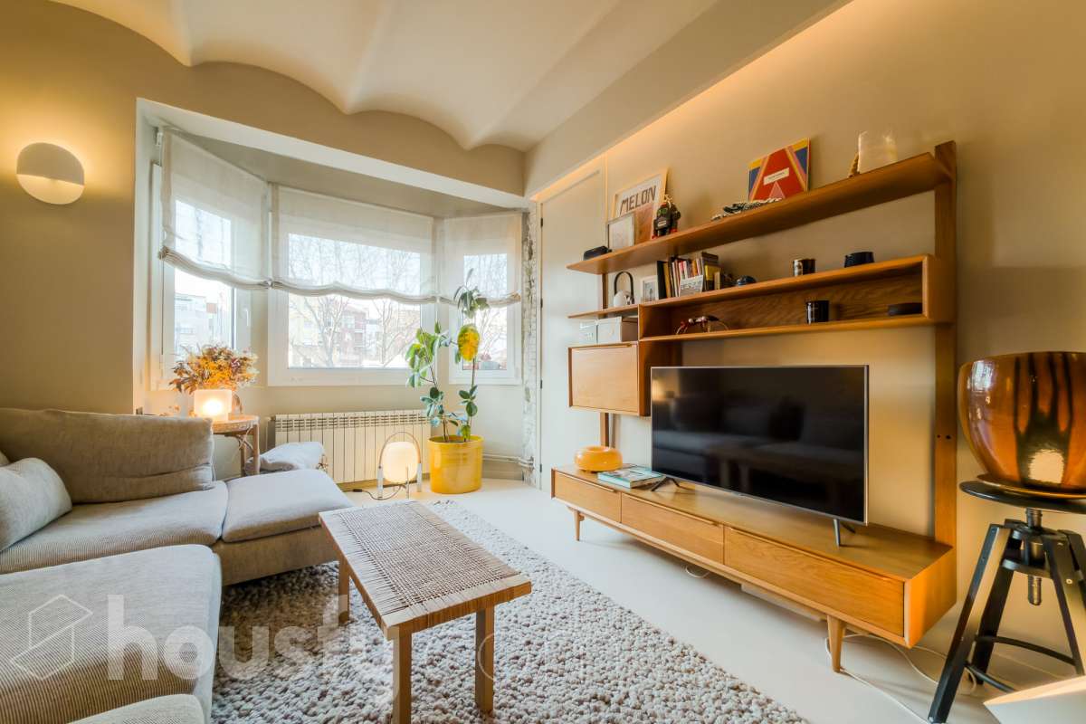 Piso en venta en CL TORRE VELEZ, Horta Guinardó, Barcelona-1