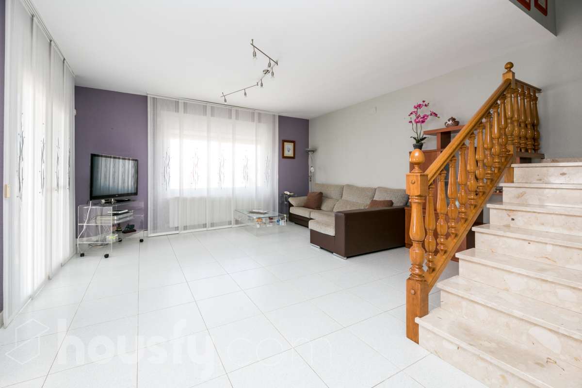 Casa en venta en CL SANTA LLUCIA, DE,  Olèrdola-1
