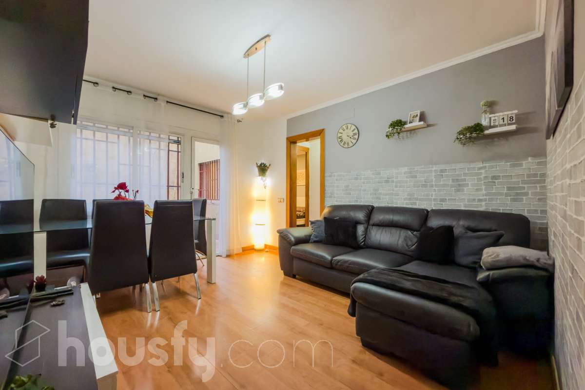 Piso en venta en Carrer de Núria,  Santa Coloma de Gramenet-0