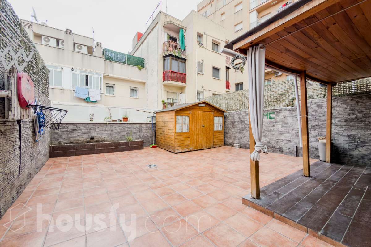 Piso en venta en Carretera de mena,  Badalona-1