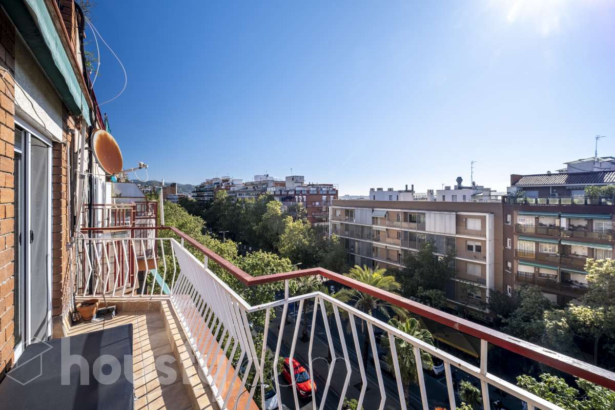 Piso en venta en Via Júlia, Nou Barris, Barcelona-0