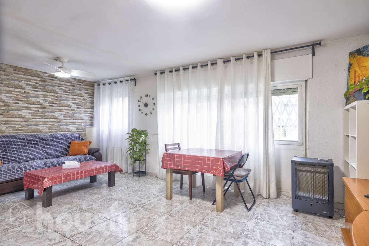 Piso en venta en CL VIA FAVENCIA, Nou Barris, Barcelona-0