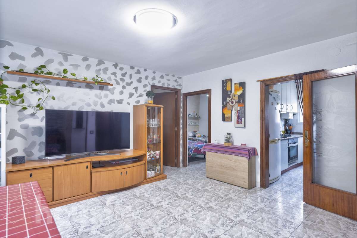 Piso en venta en CL VIA FAVENCIA, Nou Barris, Barcelona-2