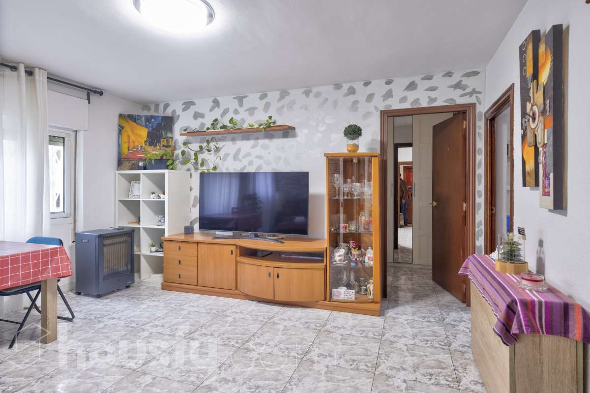 Piso en venta en CL VIA FAVENCIA, Nou Barris, Barcelona-1