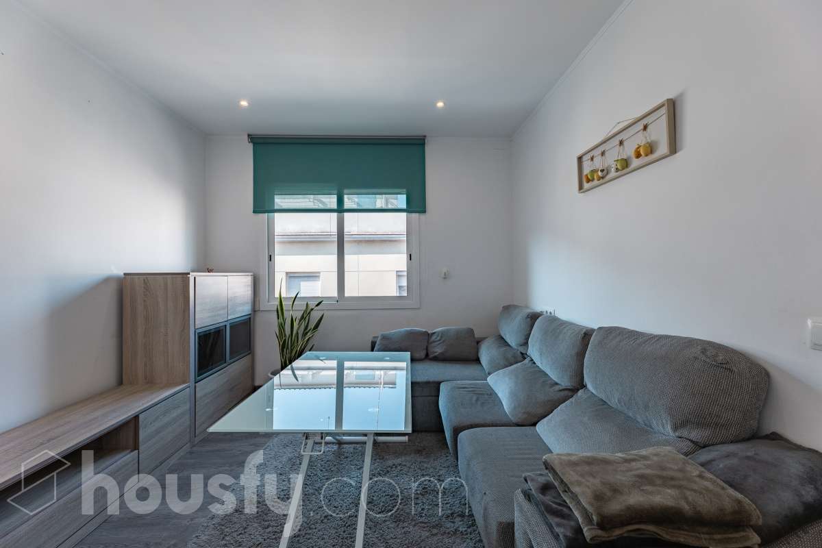 Piso en venta en Carrer de Frederic Soler,  Cornellà de Llobregat-0