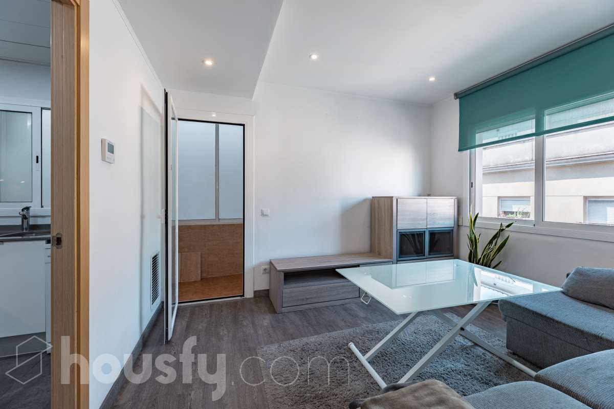 Piso en venta en Carrer de Frederic Soler,  Cornellà de Llobregat-1
