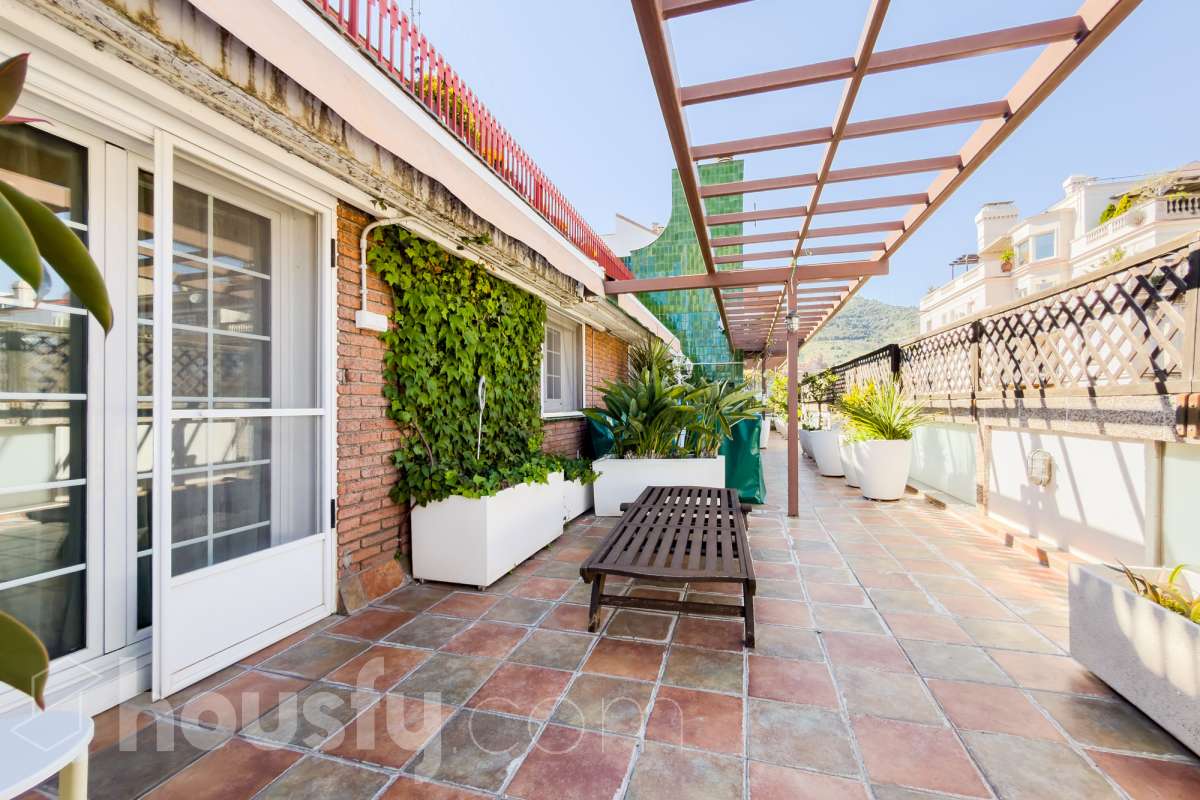 Piso en venta en Carrer de Folgueroles, Sarrià-Sant Gervasi, Barcelona-1