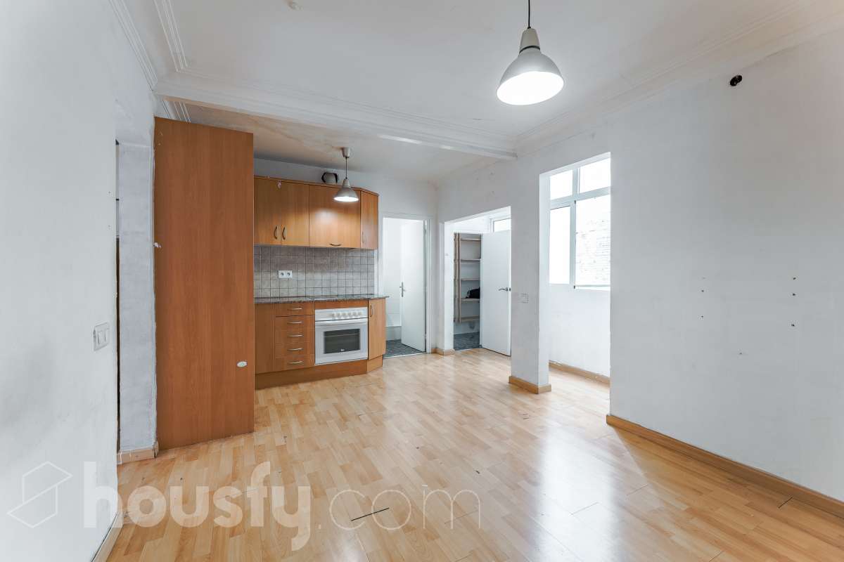 Piso en venta en Calle Conca de tremp, Horta Guinardó, Barcelona-1