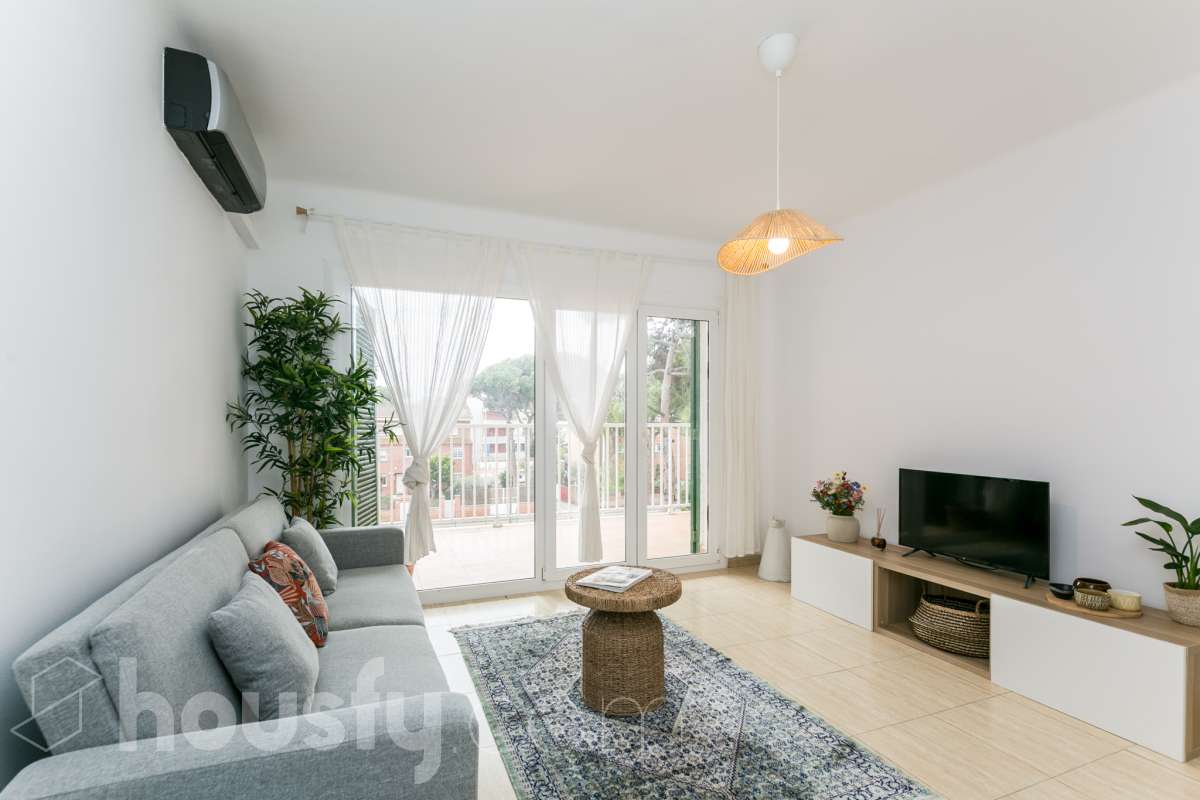 Piso en venta en Carrer de la Ginesta,  Castelldefels-1