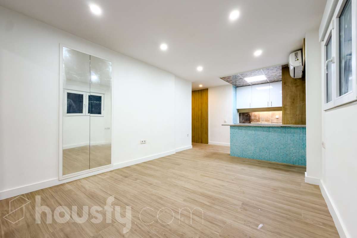 Piso en venta en Carrer de la Mare de Déu de Port, Sants-Montjuïc, Barcelona-1