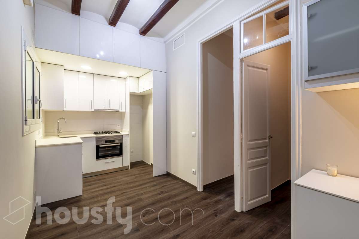 Piso en venta en CL VILLARROEL, Eixample, Barcelona-0