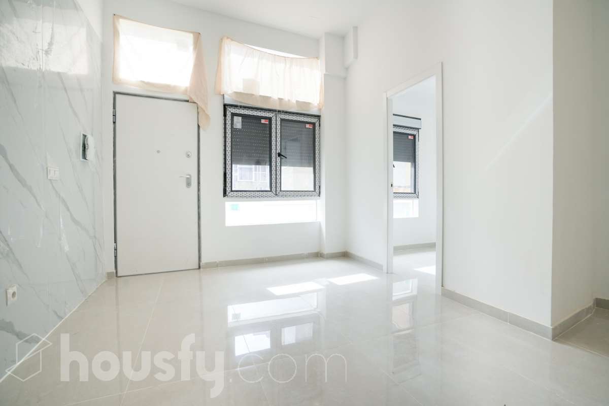 Bajo en venta en Calle Antonio Folgueras, Puente de Vallecas, Madrid-0