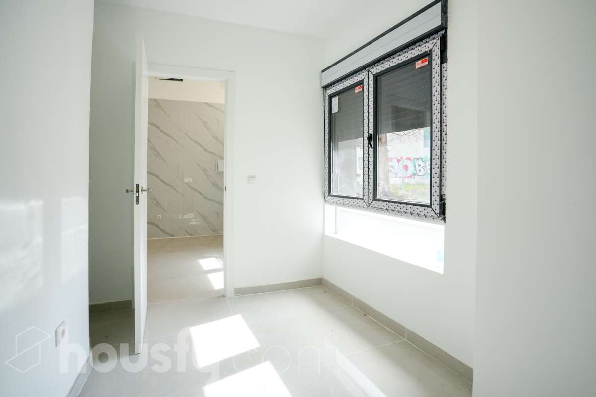 Bajo en venta en Calle Antonio Folgueras, Puente de Vallecas, Madrid-2