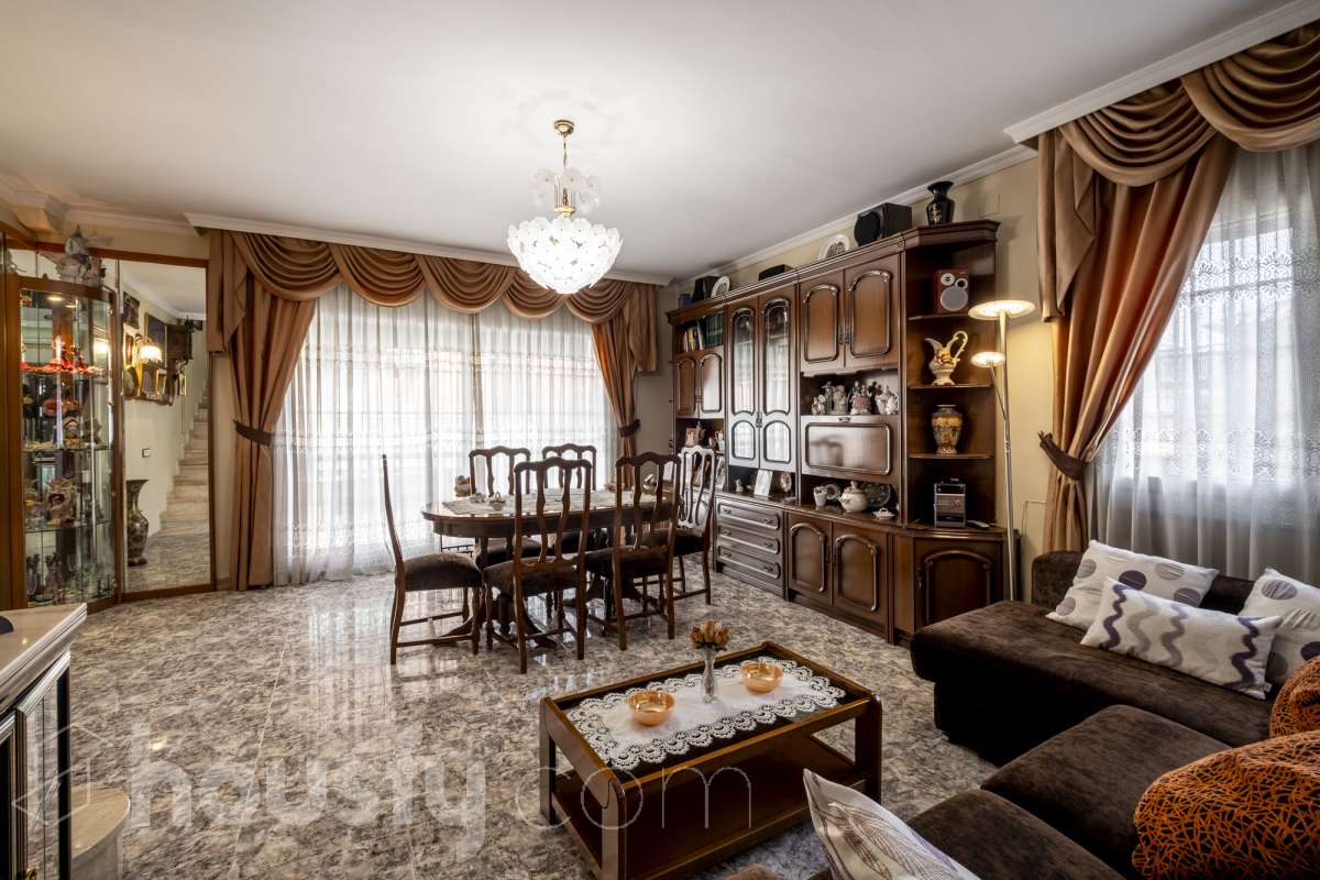 Casa en venta en CL JUAN VALERA, La Concòrdia - Can Rull, Sabadell-0