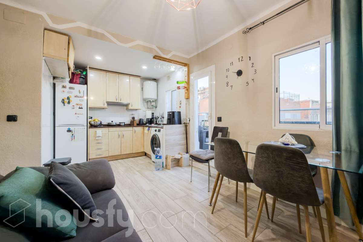 Piso en venta en CL FONT DE CANYELLES, Nou Barris, Barcelona-1