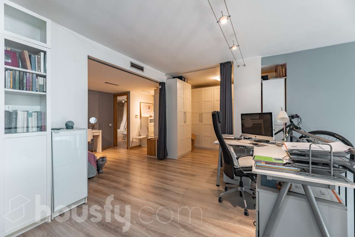 Piso en venta en Carrer de Castelao,  L'Hospitalet de Llobregat-0