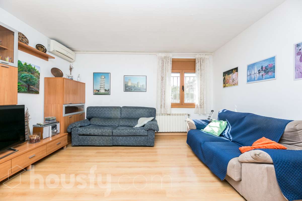 Casa en venta en Carrer Alva Myrdal,  Rubí-1