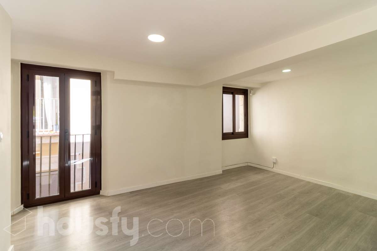 Piso en venta en CL BLANQUERIA, Ciutat Vella, Barcelona-0