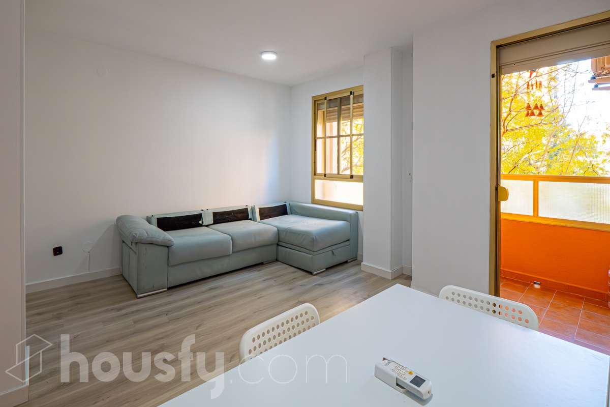 Piso en venta en AV VELAZQUEZ, Carretera de Cádiz, Málaga-1