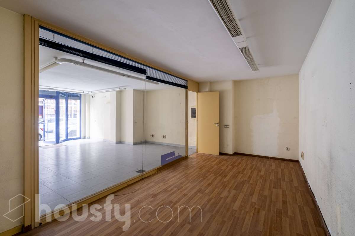 Local en venta en Carrer de Mossèn Andreu,  Cornellà de Llobregat-0