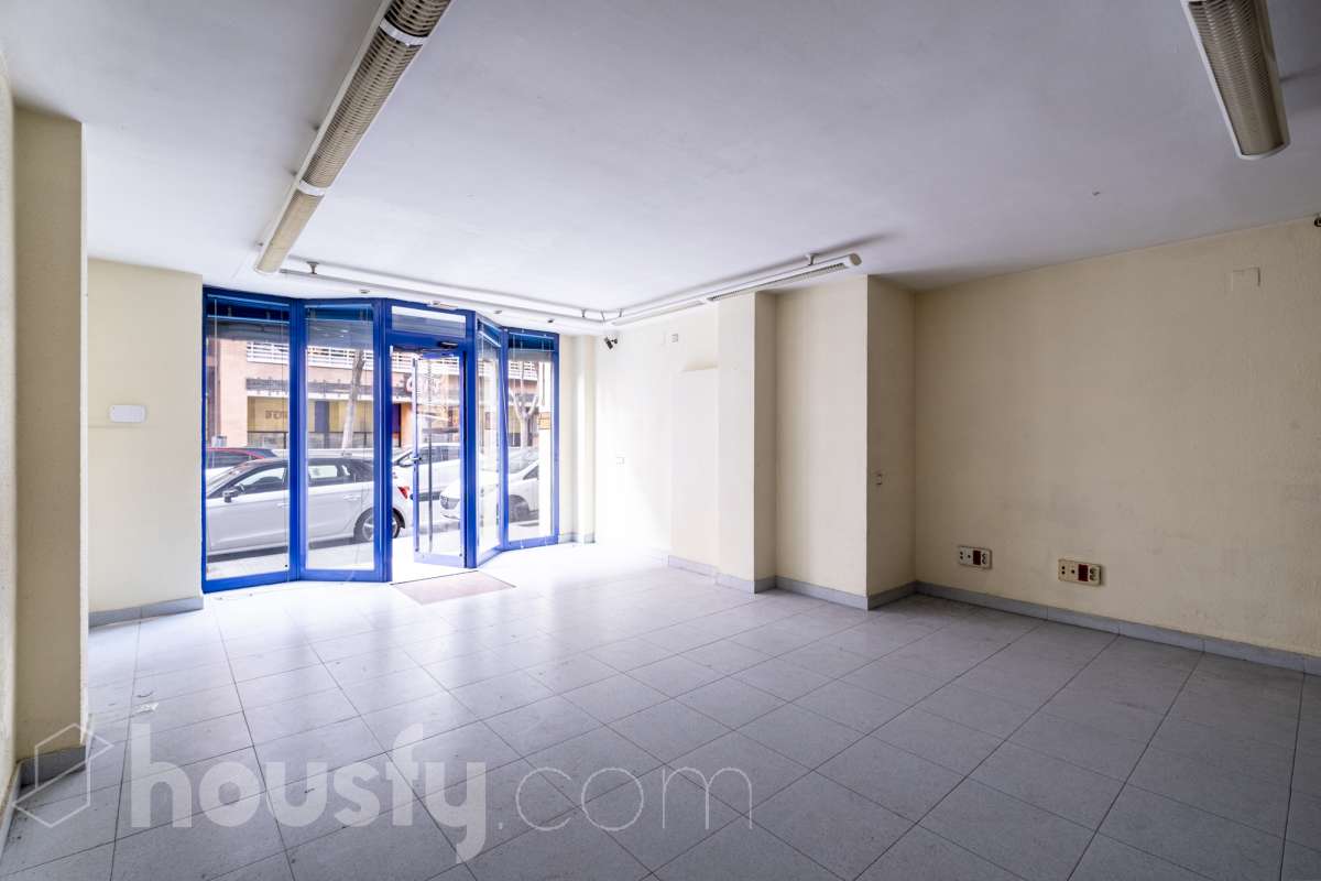 Local en venta en Carrer de Mossèn Andreu,  Cornellà de Llobregat-0