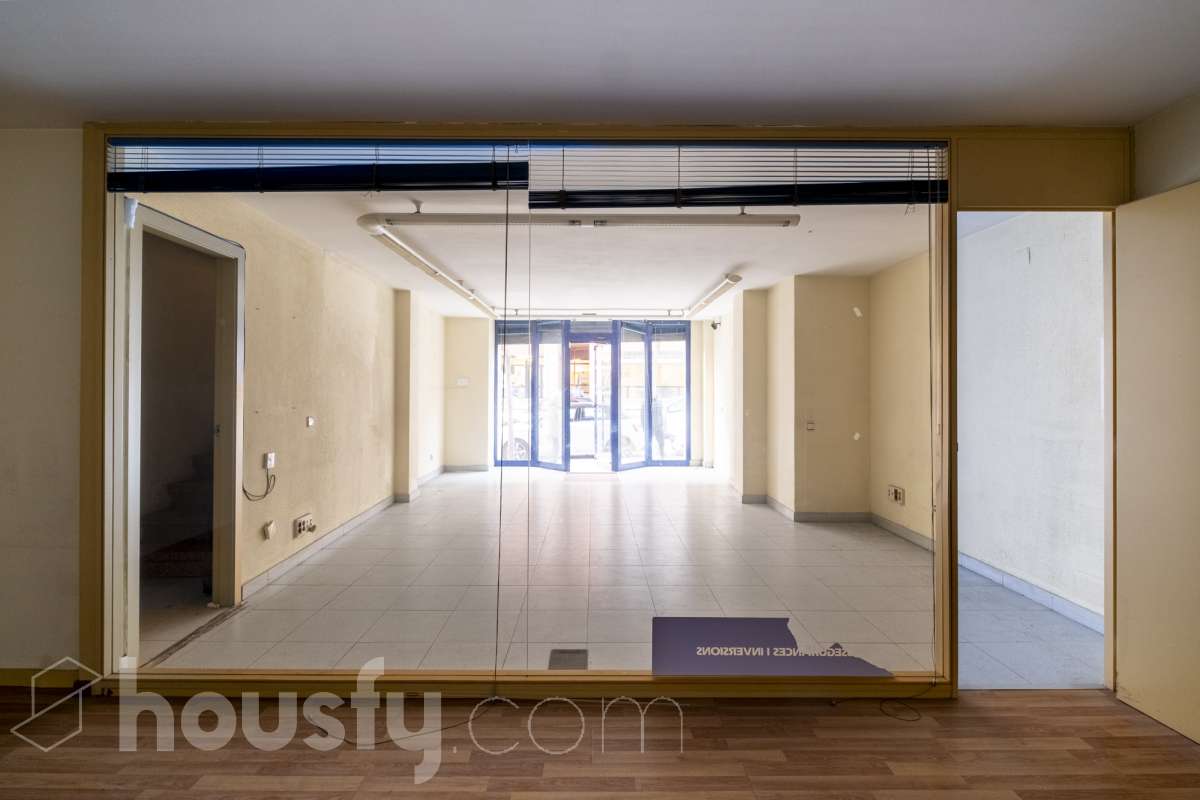 Local en venta en Carrer de Mossèn Andreu,  Cornellà de Llobregat-0