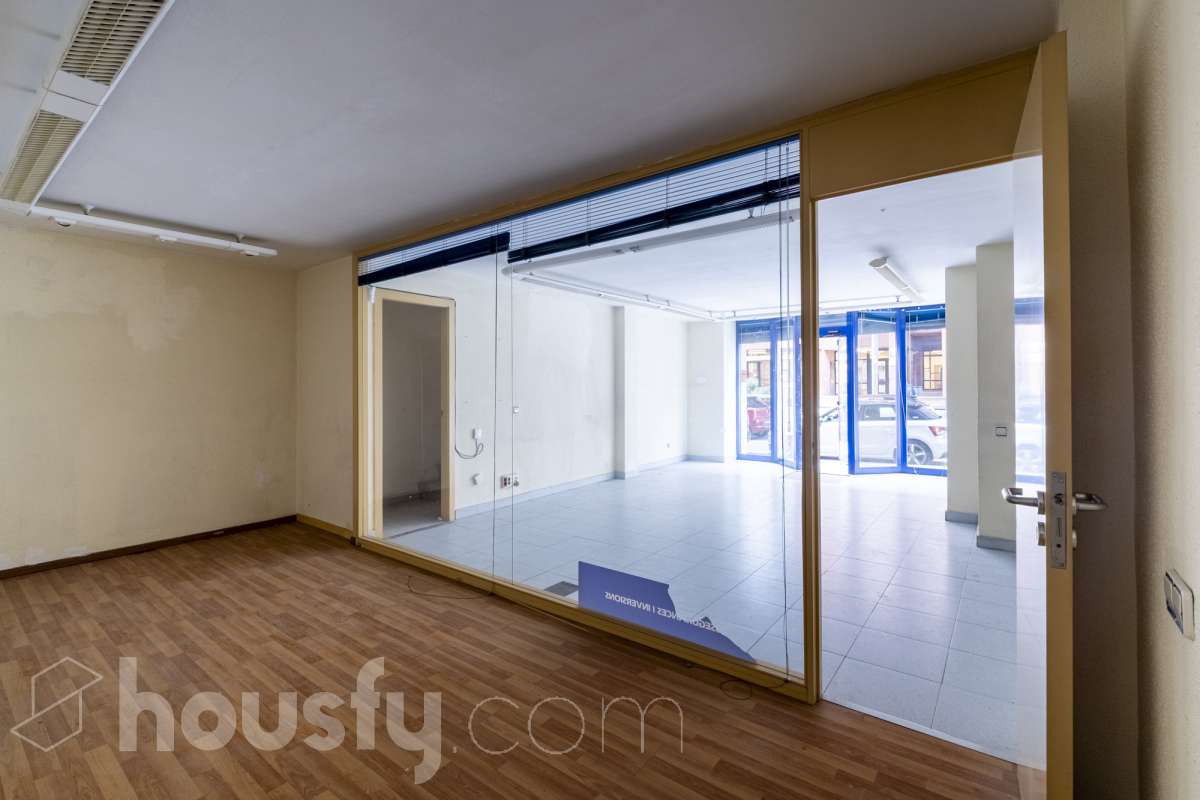 Local en venta en Carrer de Mossèn Andreu,  Cornellà de Llobregat-1