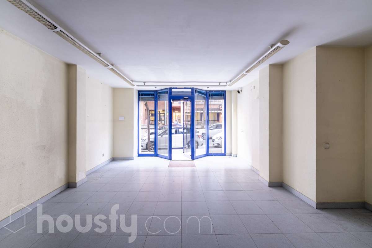 Local en venta en Carrer de Mossèn Andreu,  Cornellà de Llobregat-1