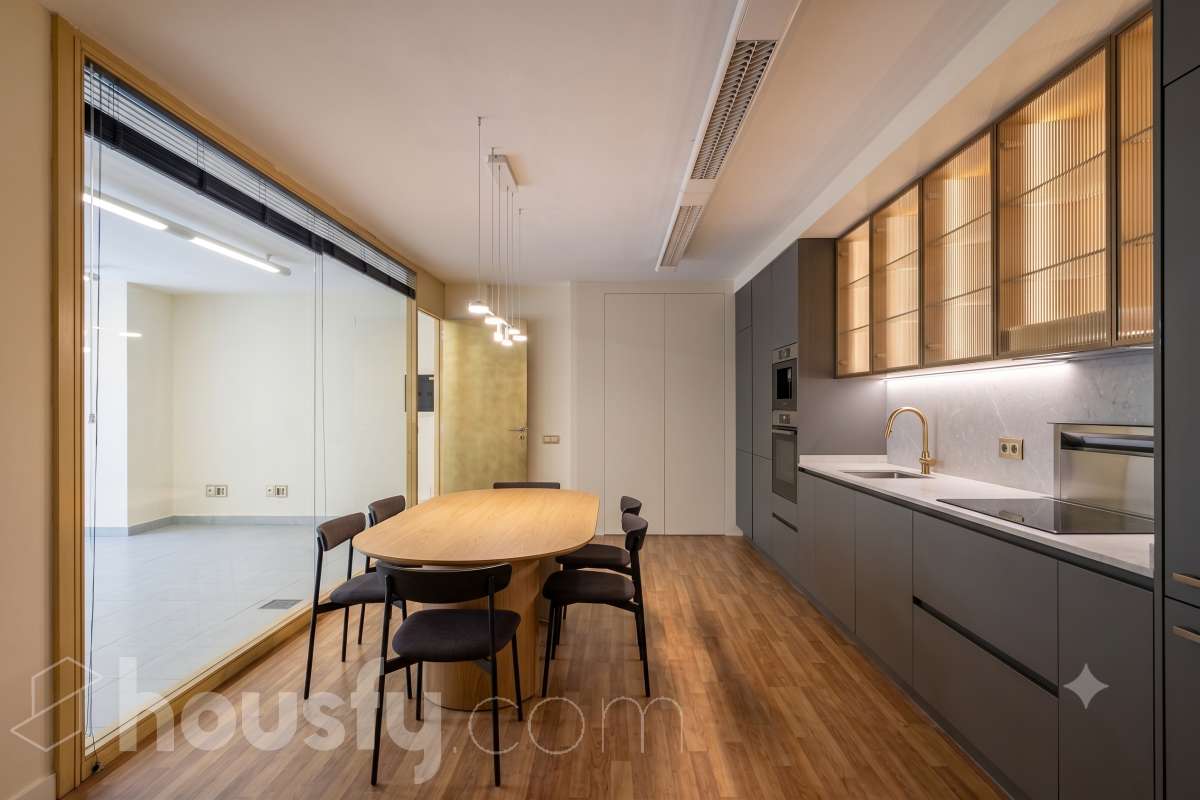 Local en venta en Carrer de Mossèn Andreu,  Cornellà de Llobregat-0