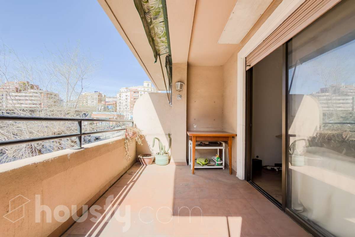 Piso en venta en CL SARDENYA, Horta Guinardó, Barcelona-0