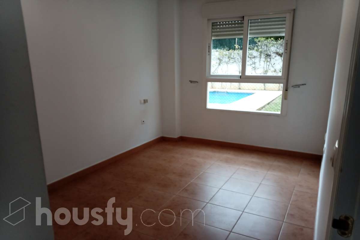 Bajo en alquiler en Calle La luna,  Denia-2