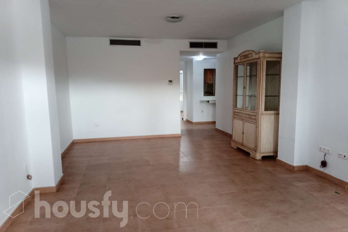 Bajo en alquiler en Calle La luna,  Denia-1