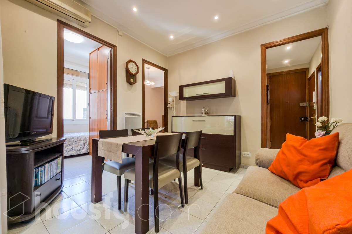 Piso en venta en C/ TAPIOLES, Sants-Montjuïc, Barcelona-2