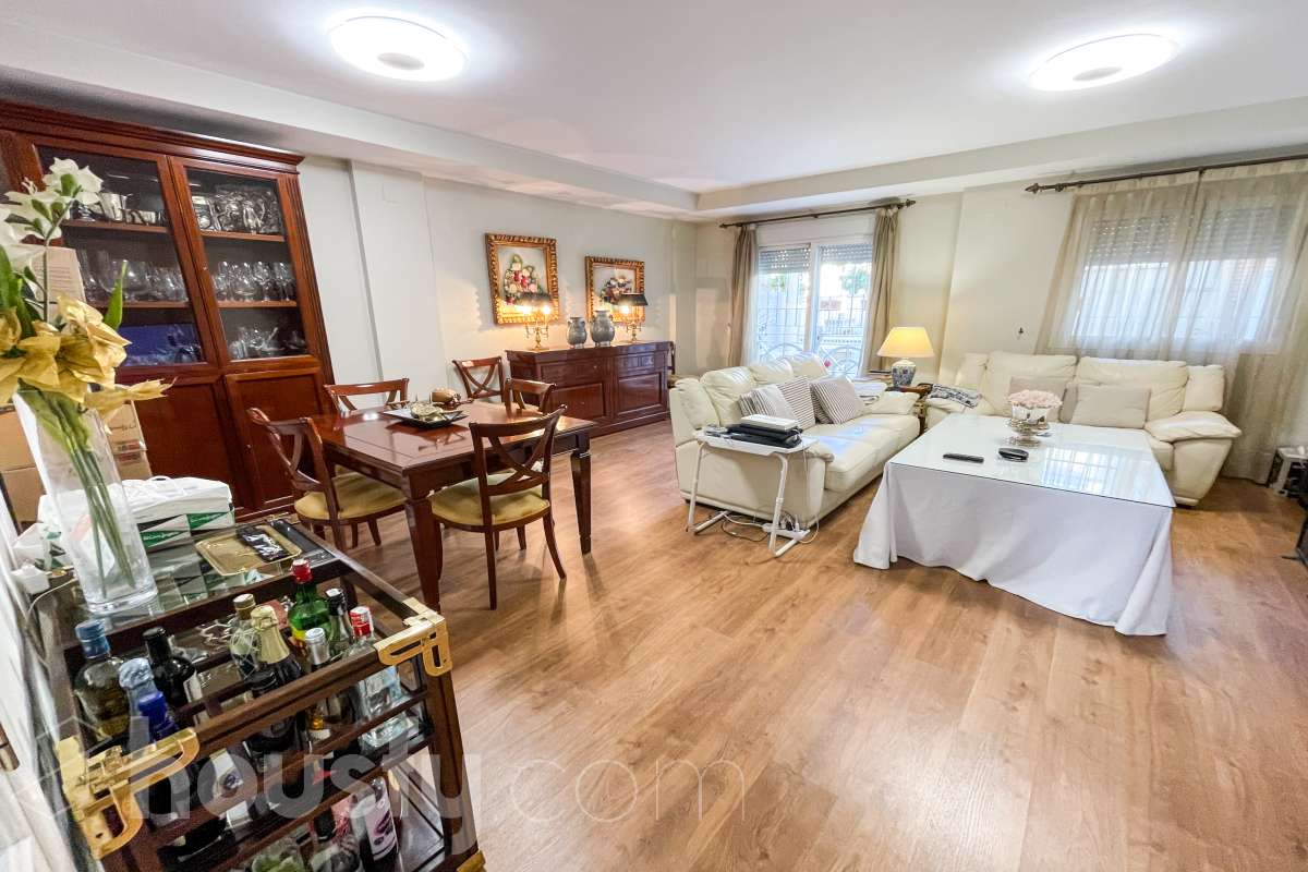 Casa en venta en Calle Maimónides,  Bormujos-0