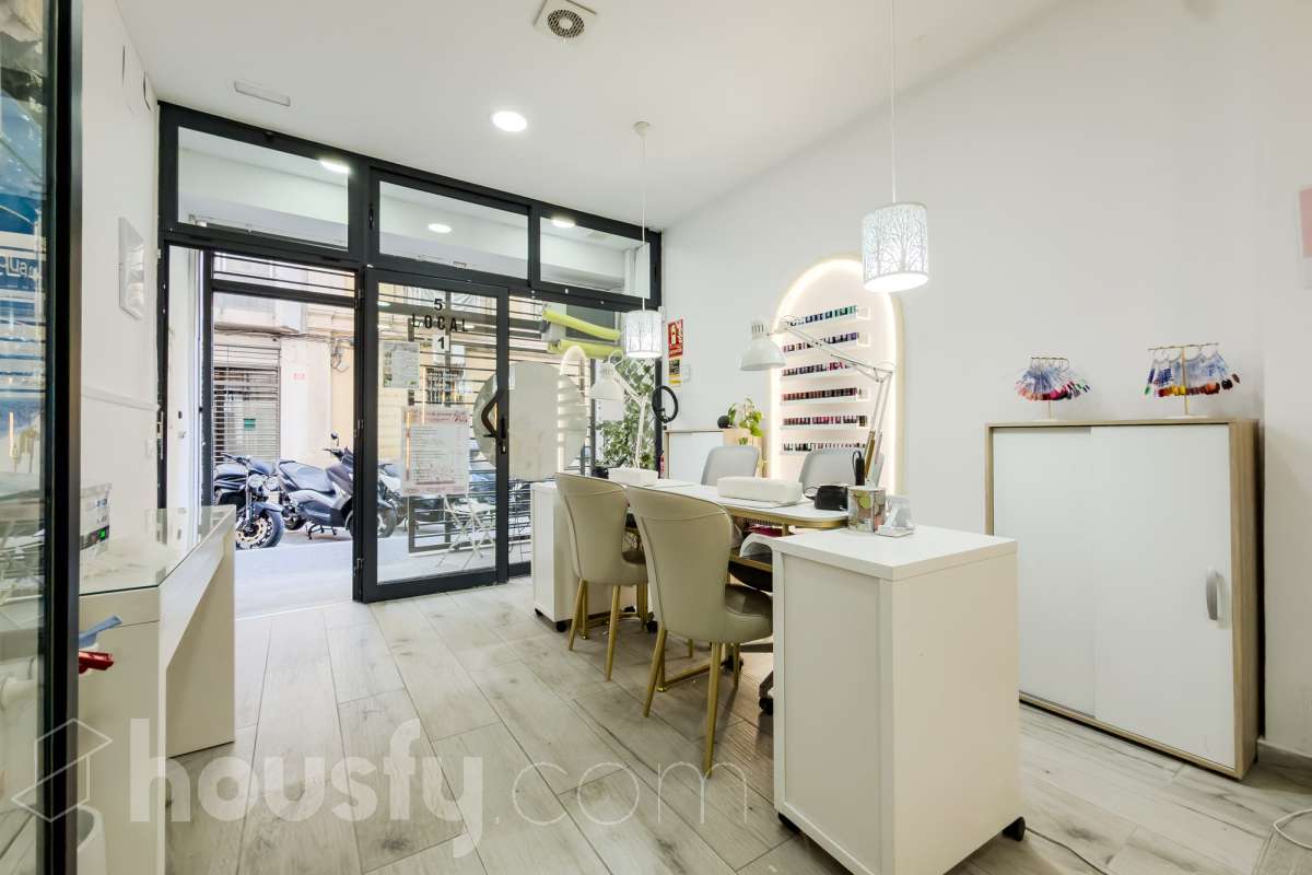 Local en venta en Carrer de la Riera de Tena, Sants-Montjuïc, Barcelona-0