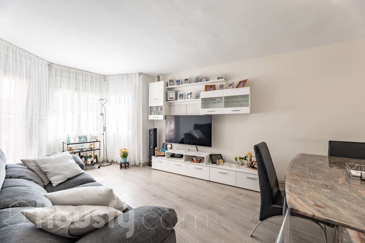 Piso en venta en Carrer de Roca i Roca, Nord-Oest, Terrassa-0