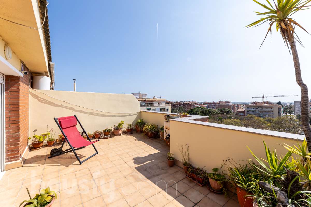 Piso en venta en CL CORONEL SANFELIU,  El Prat de Llobregat-0