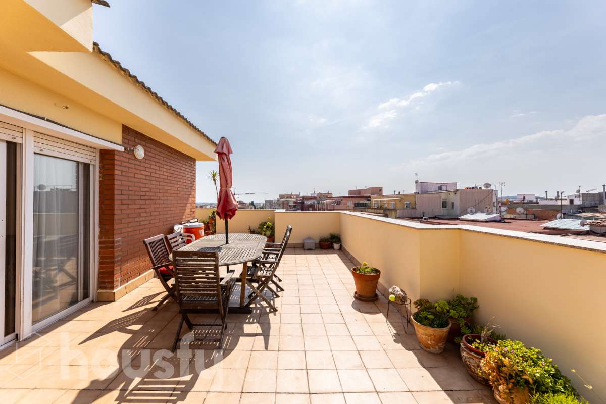 Piso en venta en CL CORONEL SANFELIU,  El Prat de Llobregat-0