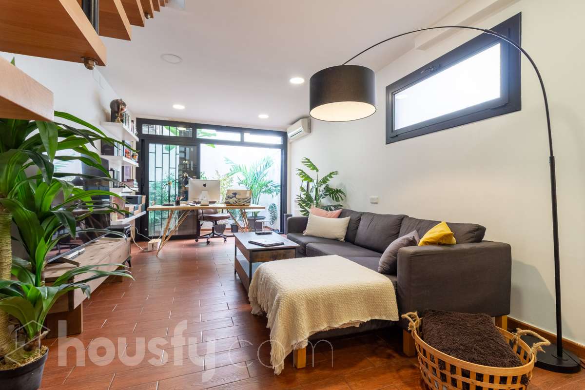 Piso en venta en CL TAPIOLES, Sants-Montjuïc, Barcelona-2