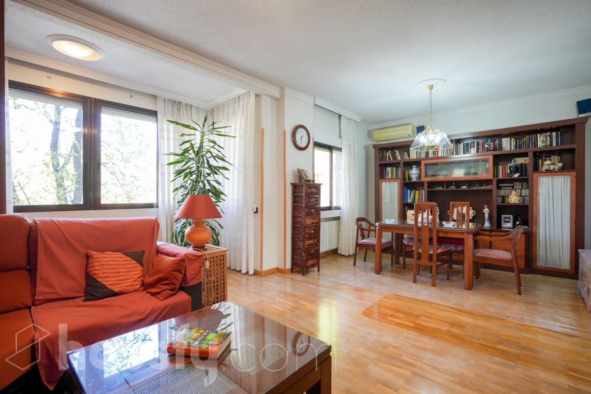 Piso en venta en Calle de Menasalbas, Villaverde, Madrid-0