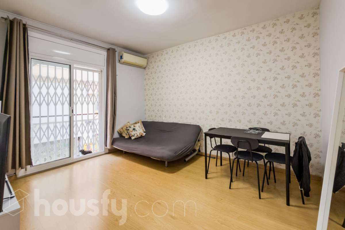 Piso en venta en Carrer de Tort, Sants-Montjuïc, Barcelona-0