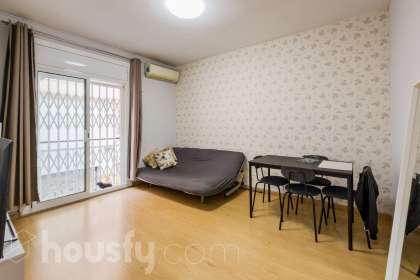 Piso en venta en Carrer de Tort, La Bordeta, Barcelona-0