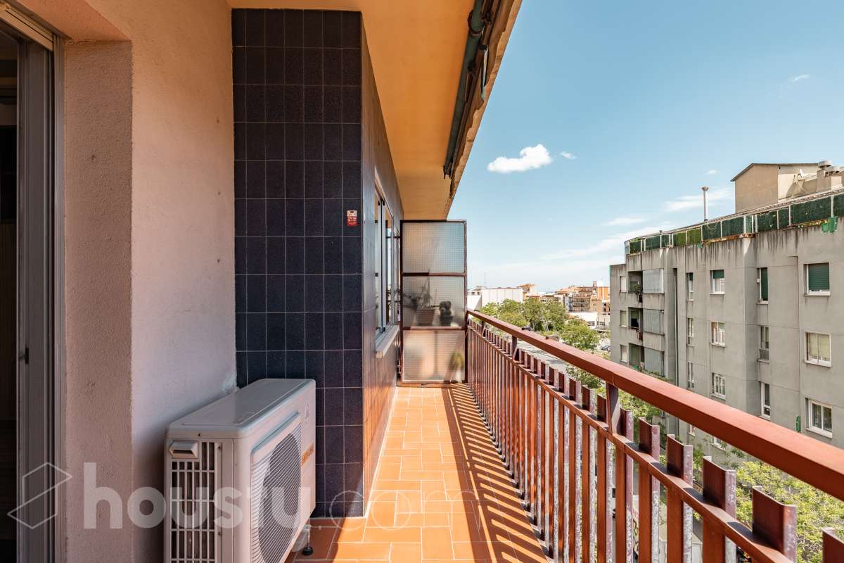 Piso en venta en Avinguda de la Mare de Déu de Montserrat, Horta Guinardó, Barcelona-0