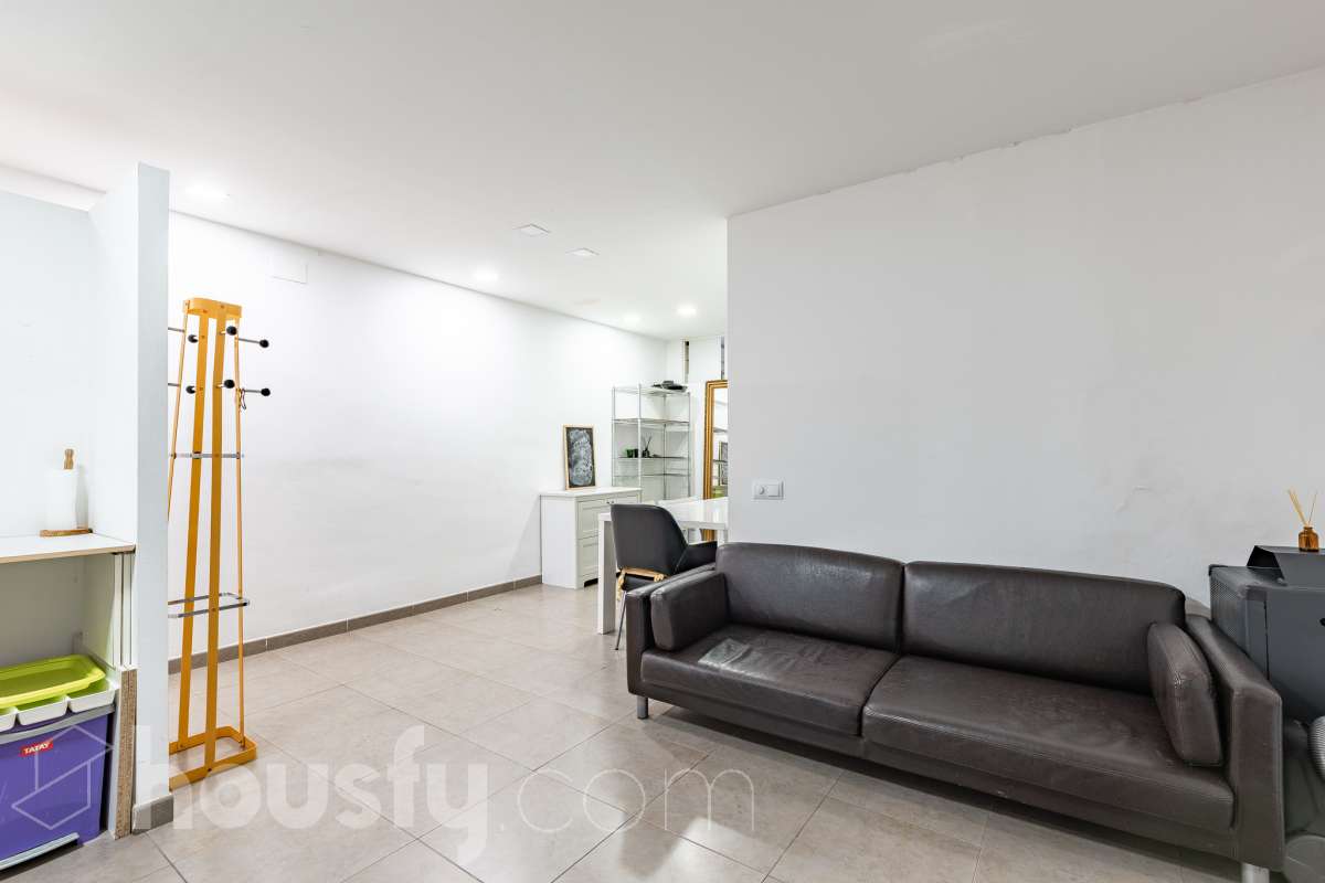 Piso en venta en CL CALDERON DE LA BARCA, Horta Guinardó, Barcelona-0