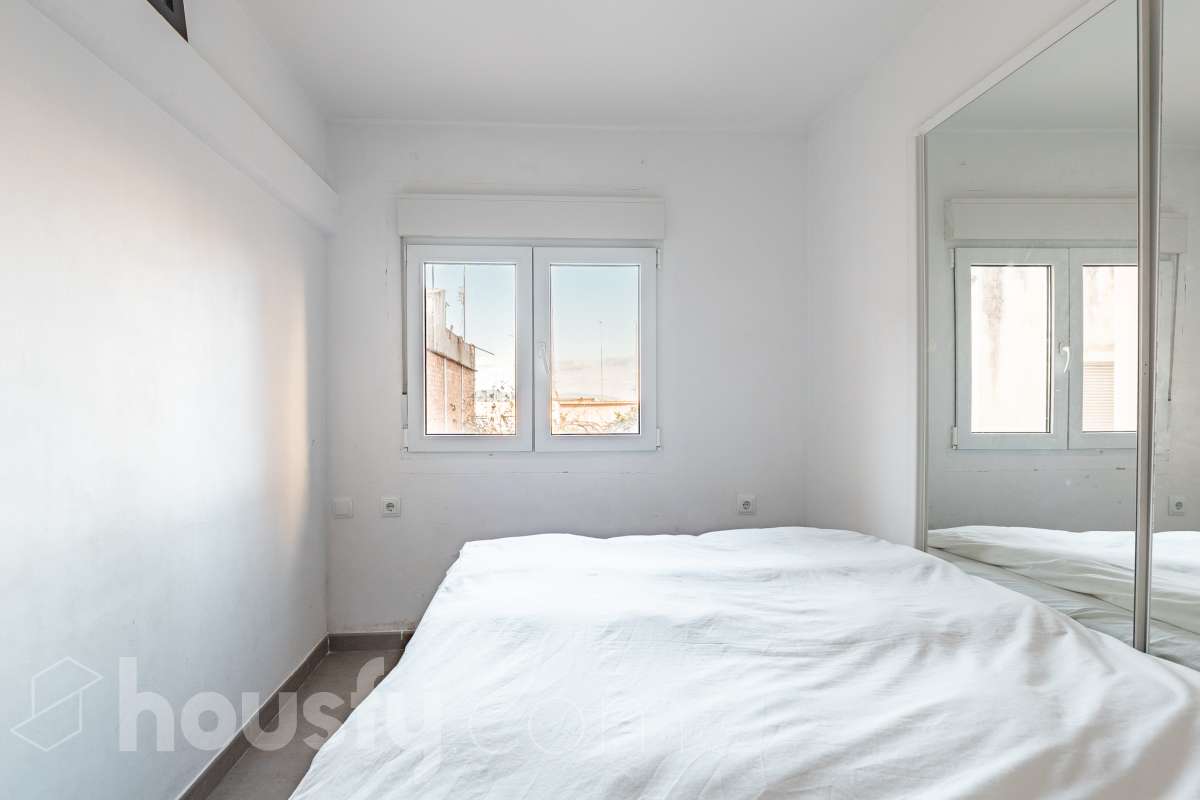 Piso en venta en CL CALDERON DE LA BARCA, Horta Guinardó, Barcelona-1